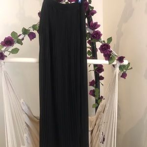 Pleated Maxi skirt